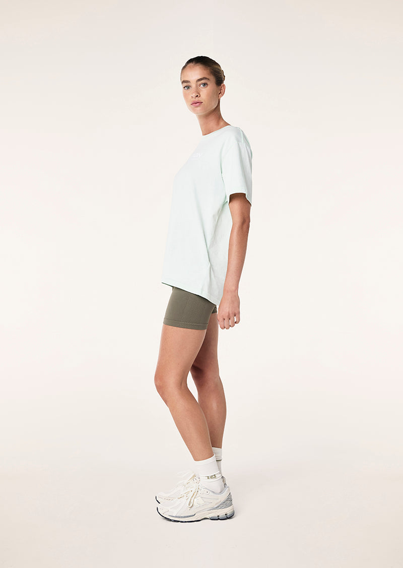 AERO SHORT SLEEVE TEE IN HINT OF MINT