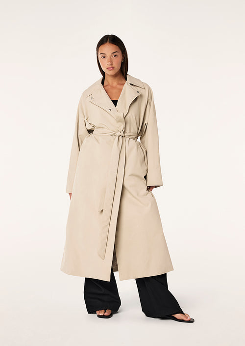 COMMUTE TRENCH COAT IN OXFORD TAN