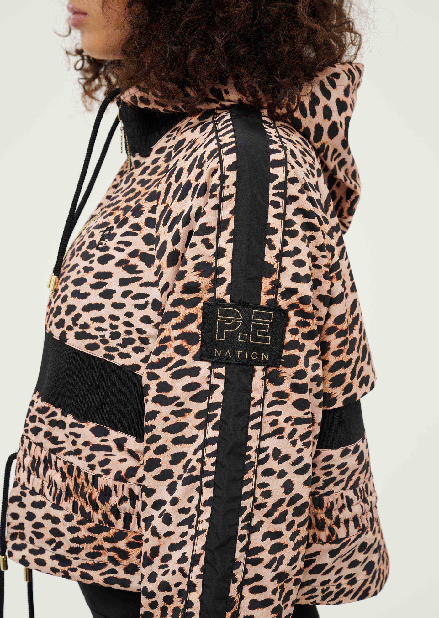 CROPPED MAN DOWN JACKET IN CHEETAH PRINT