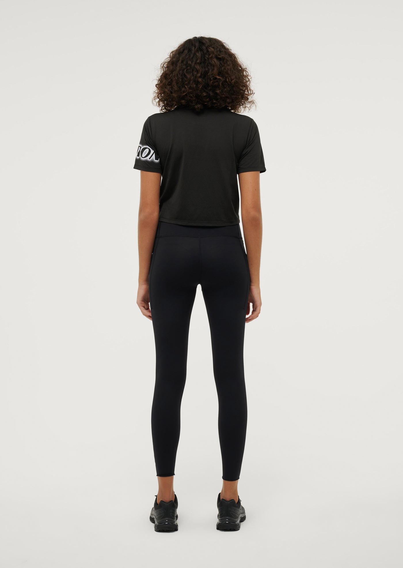 TIEBREAK AIR FORM TEE IN BLACK