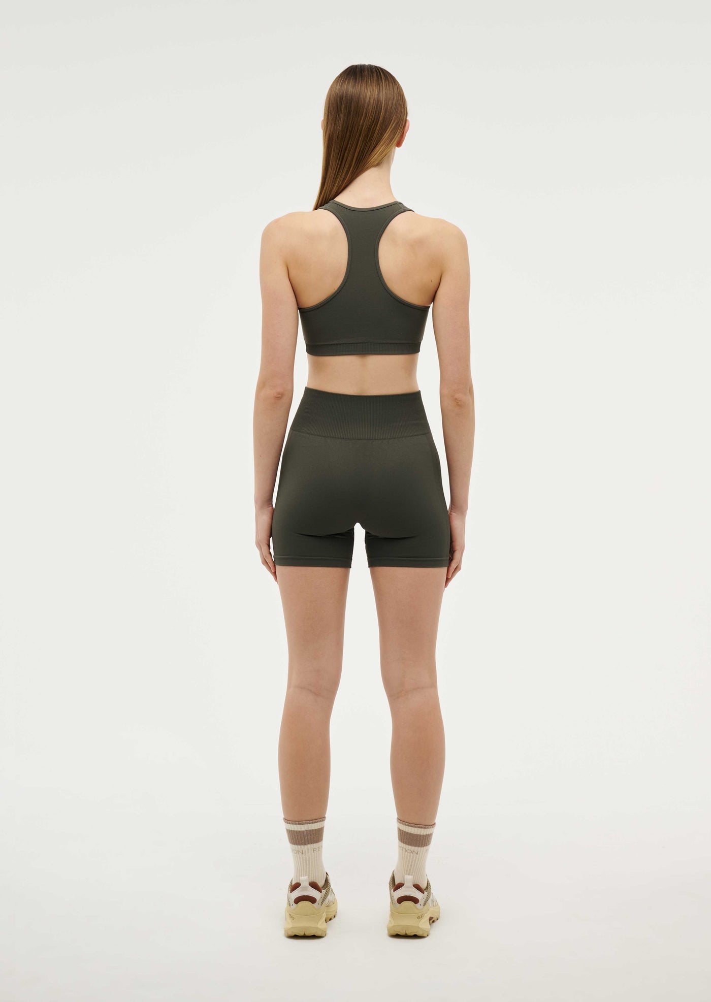 RESTORE SEAMLESS SPORTS BRA IN GUNMETAL