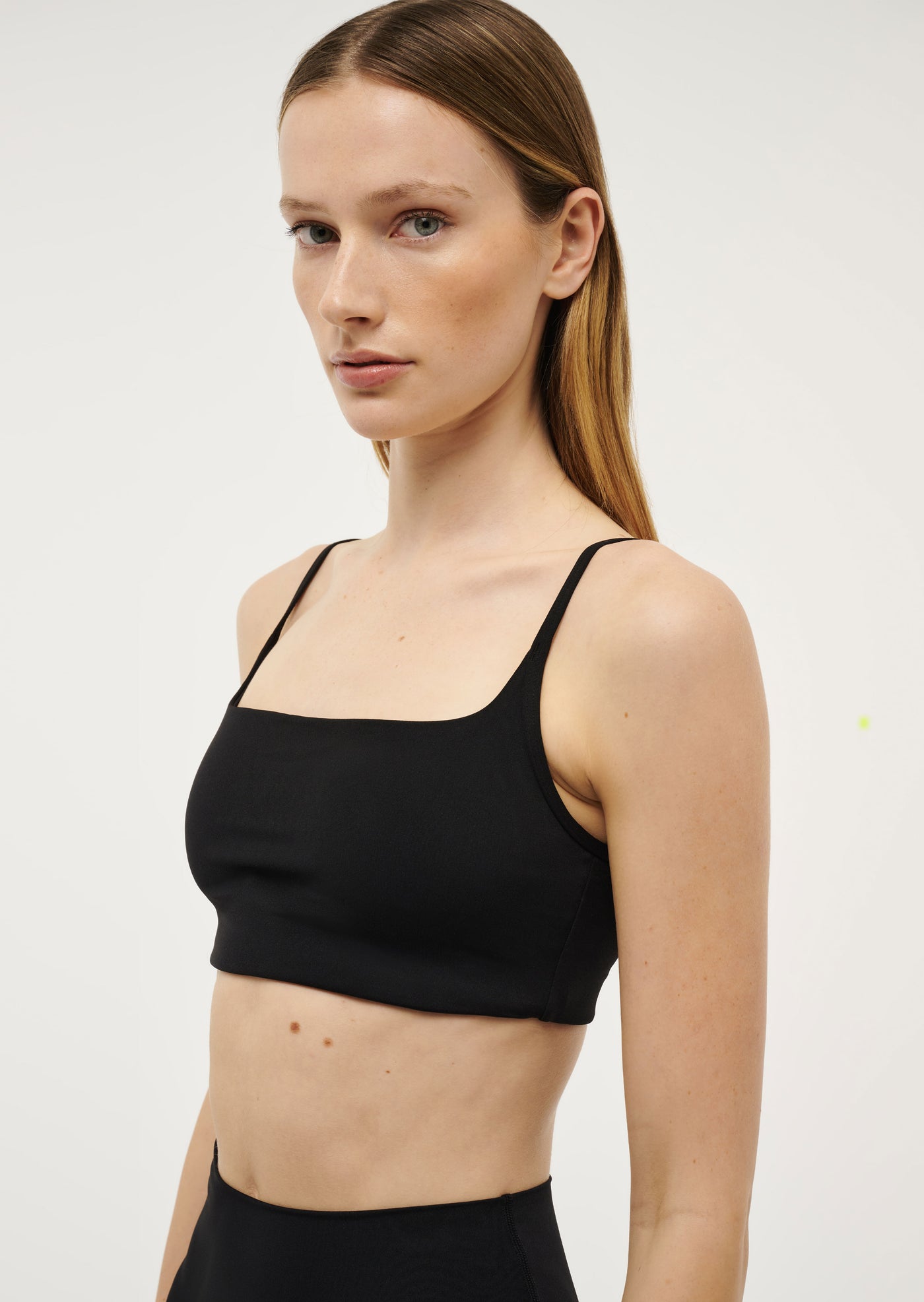 PREVIEW SPORTS BRA IN BLACK