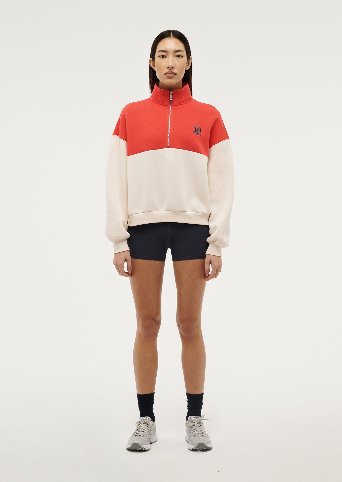 CENTRE FIELD SWEAT IN WHISPER WHITE / POPPY RED