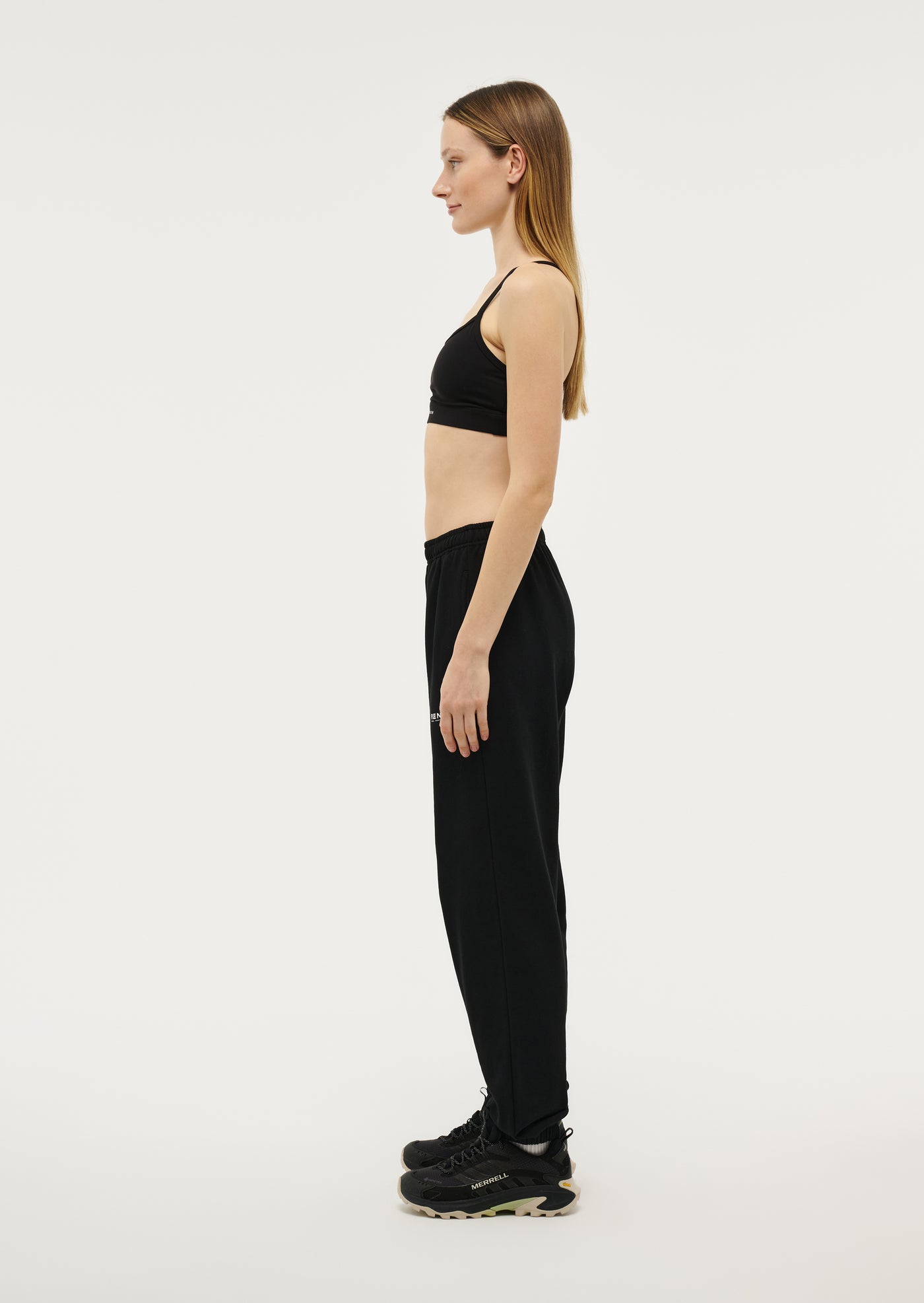 QUALIFY TRACKPANT IN BLACK