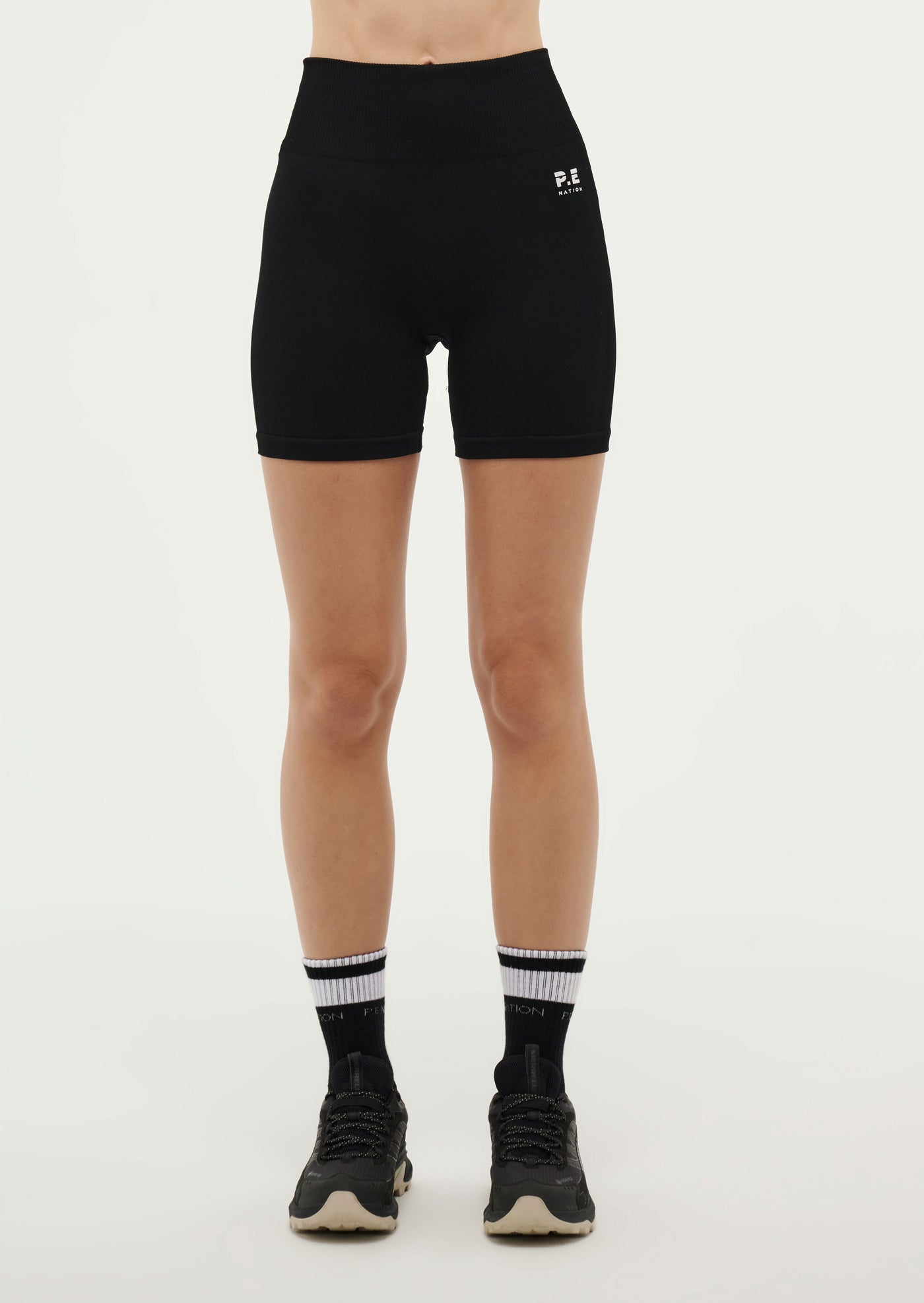 RESTORE SEAMLESS 5" BIKE SHORT IN BLACK