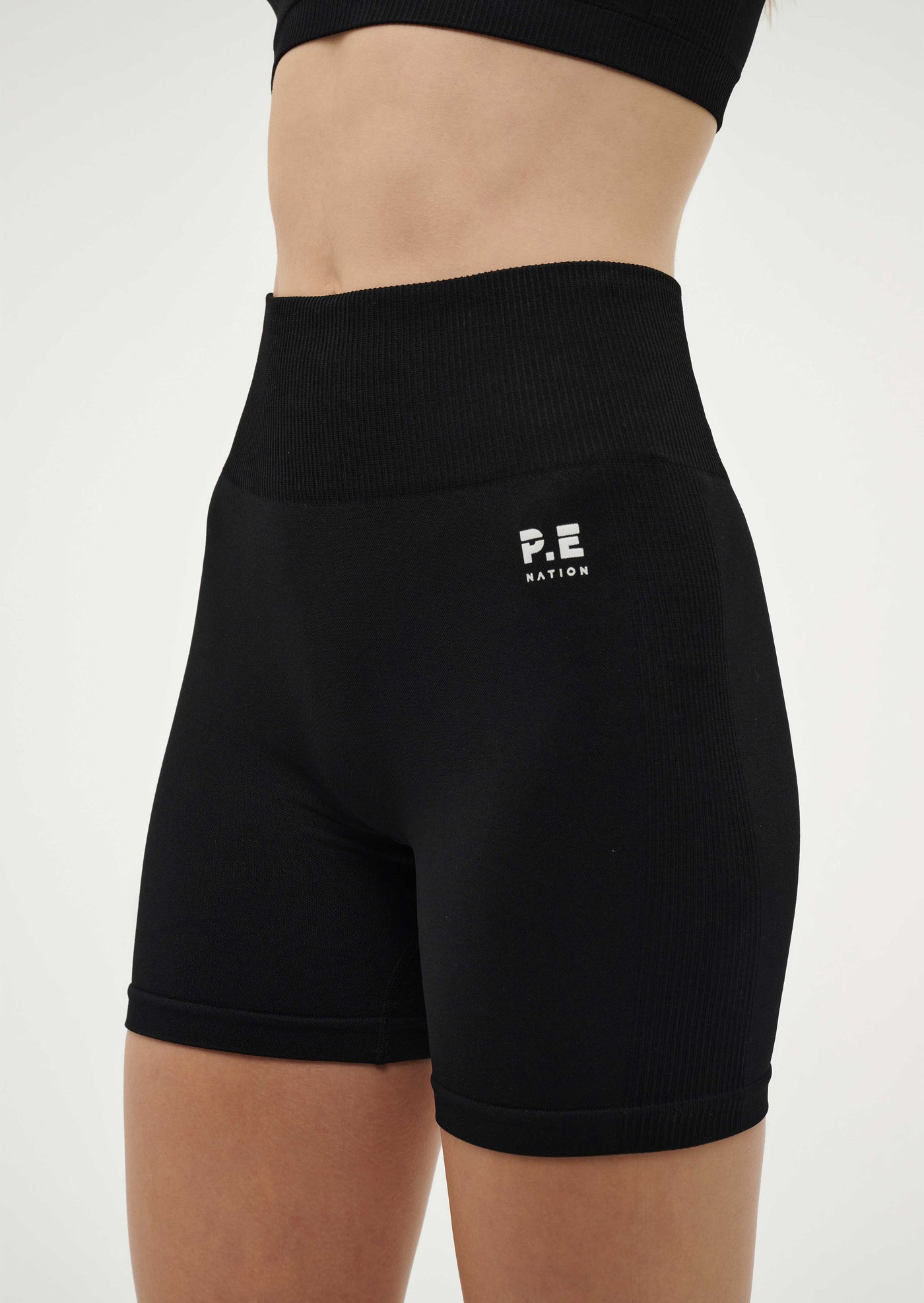 RESTORE SEAMLESS 5" BIKE SHORT IN BLACK