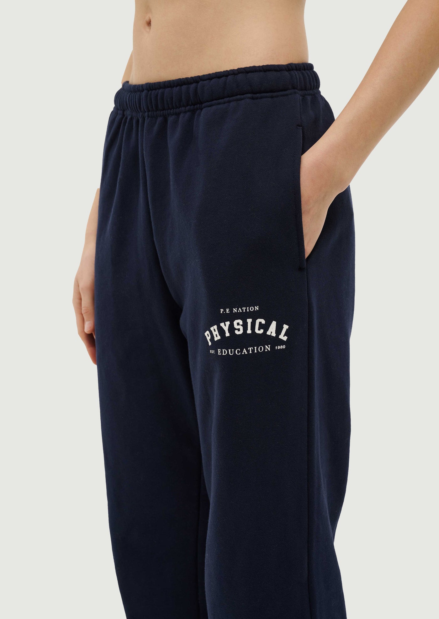 PHYSICAL TRACKPANT IN DARK NAVY