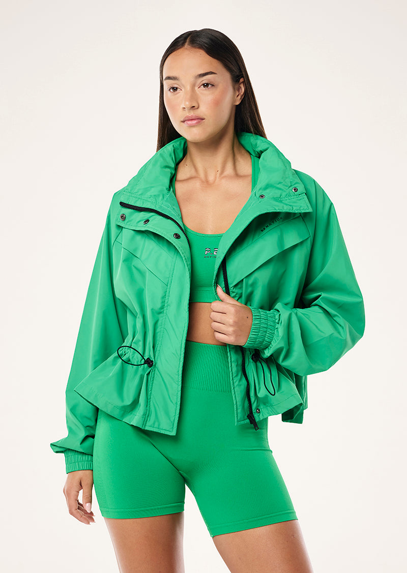 SHELTER JACKET IN KELLY GREEN