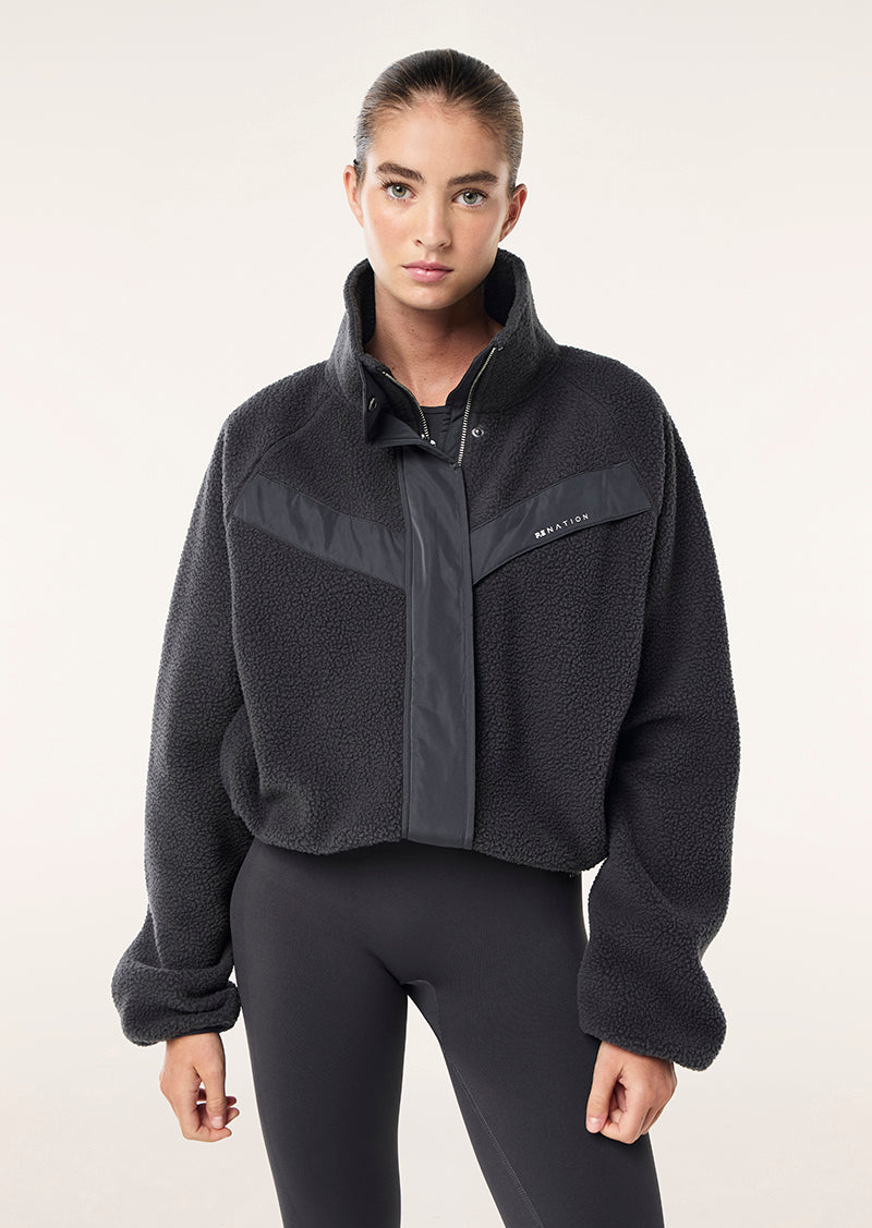 SHELTER SHERPA JACKET IN ASPHALT