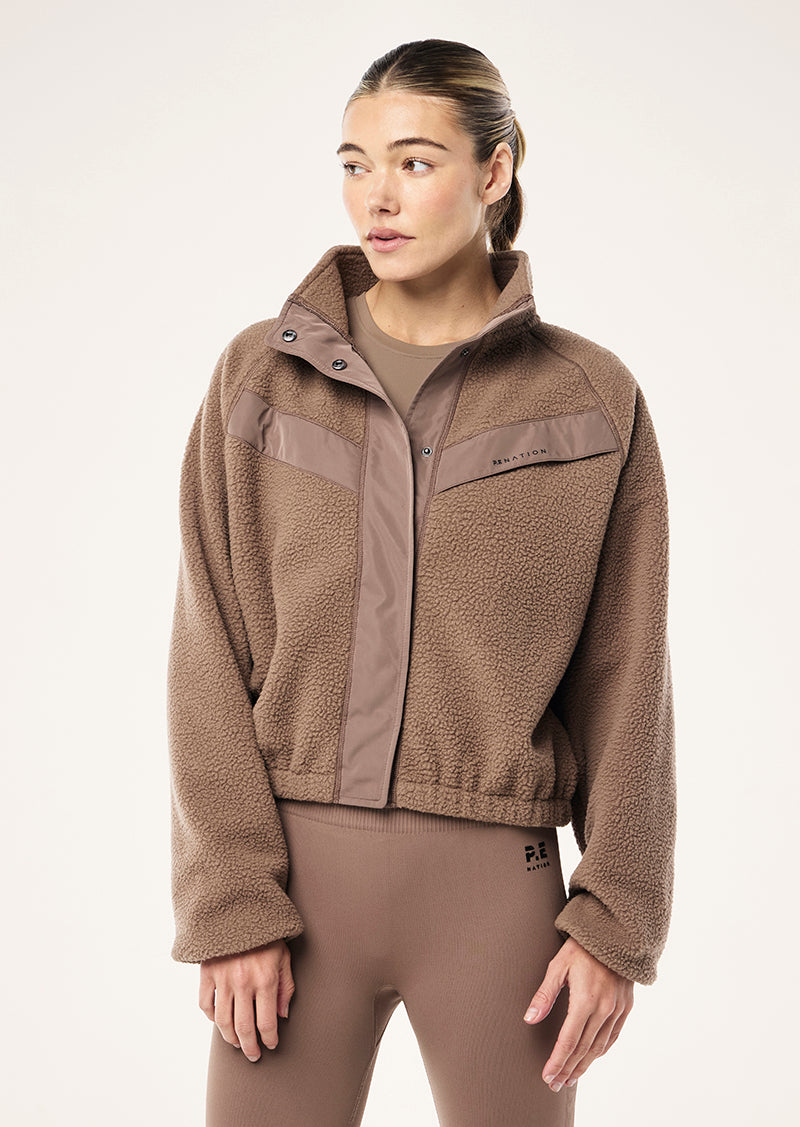 SHELTER SHERPA JACKET IN FOSSIL
