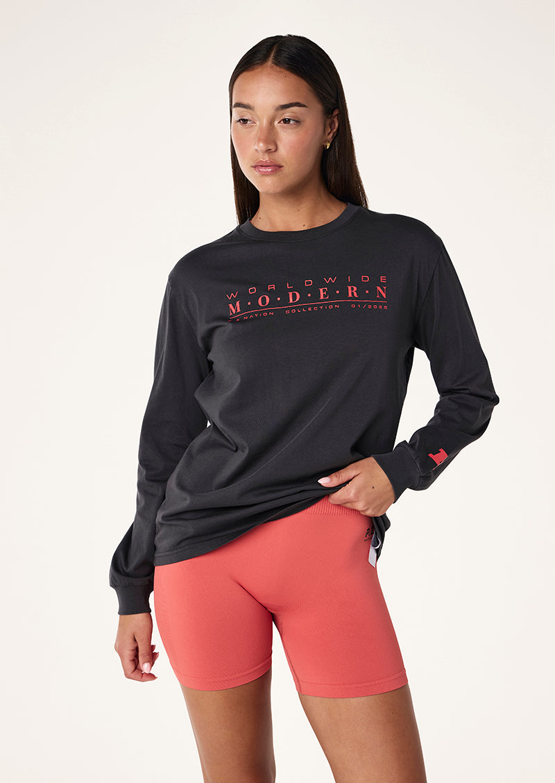 STREAMLINE LONG SLEEVE TOP IN WASHED BLACK