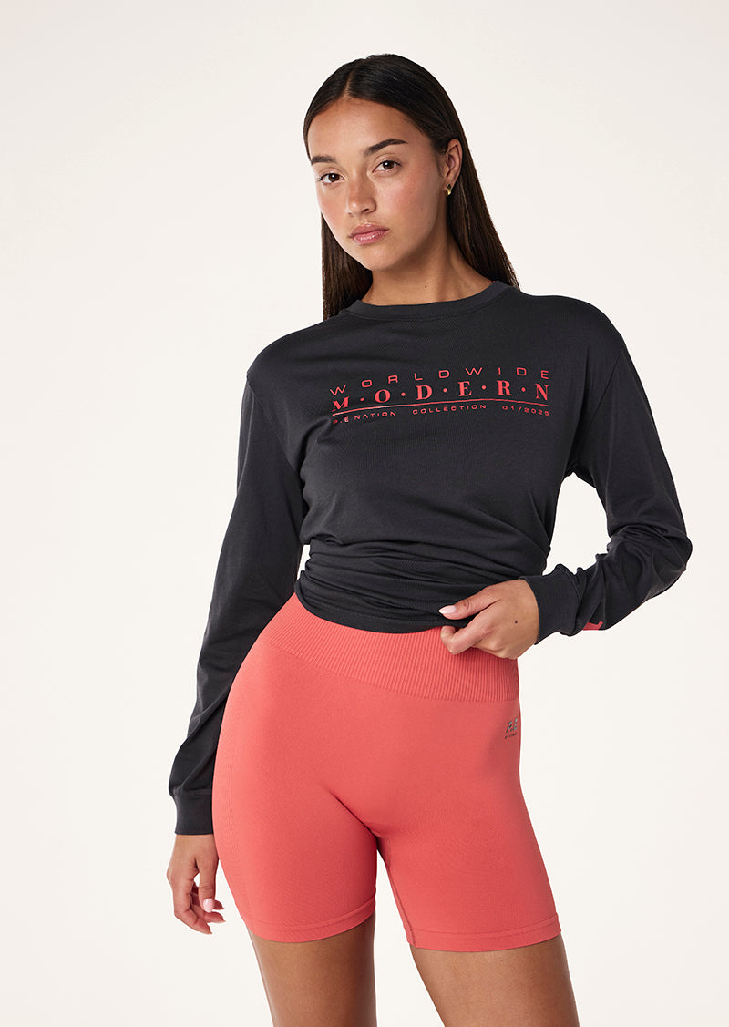 STREAMLINE LONG SLEEVE TOP IN WASHED BLACK