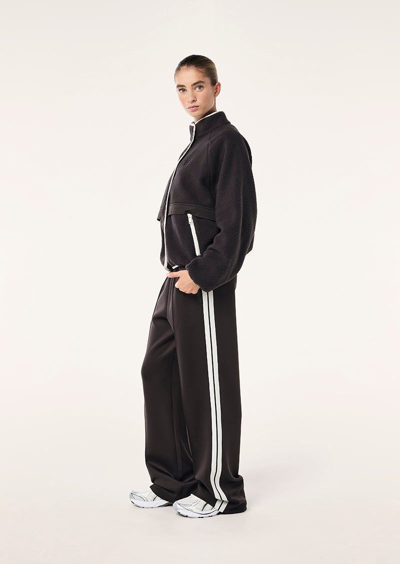 PRELUDE TRACKPANT IN LICORICE